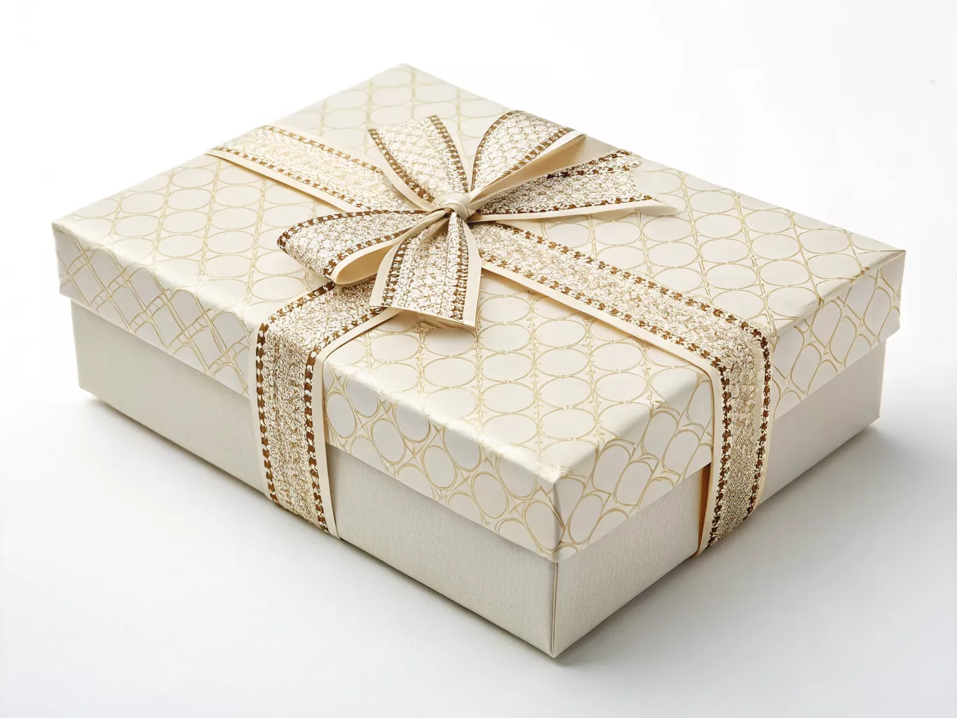 Elegant rectangular gift box design